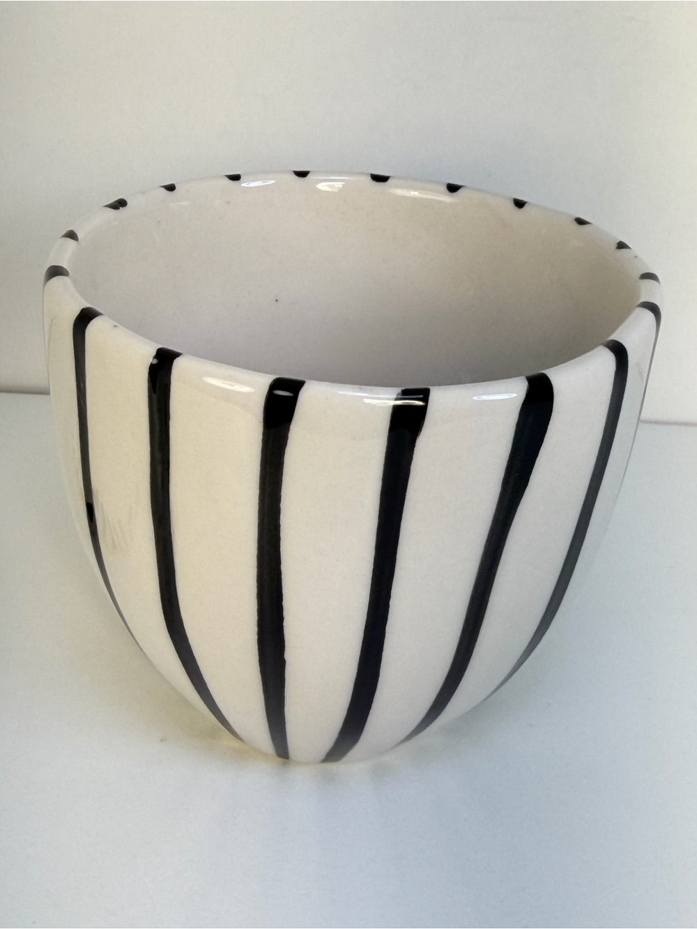 Kinska/Anthropologie White Ceramic Face Planter with Black Stripes and Red Lips - Picture 4 of 8